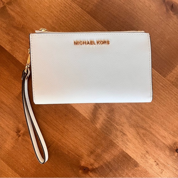 MICHAEL Michael Kors Handbags - EUC Michael Kors Double Zip Gold Tone Wristlet